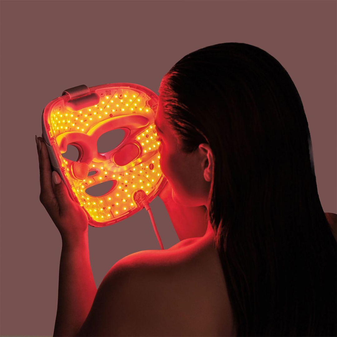 Utilisez le masque LED 3D Dermasoul
