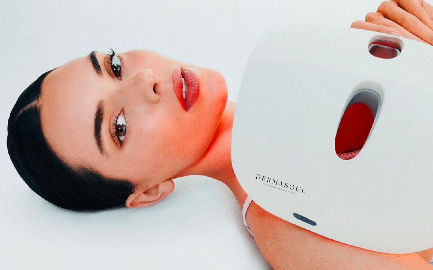 Kendall Jenner avec un masque LED